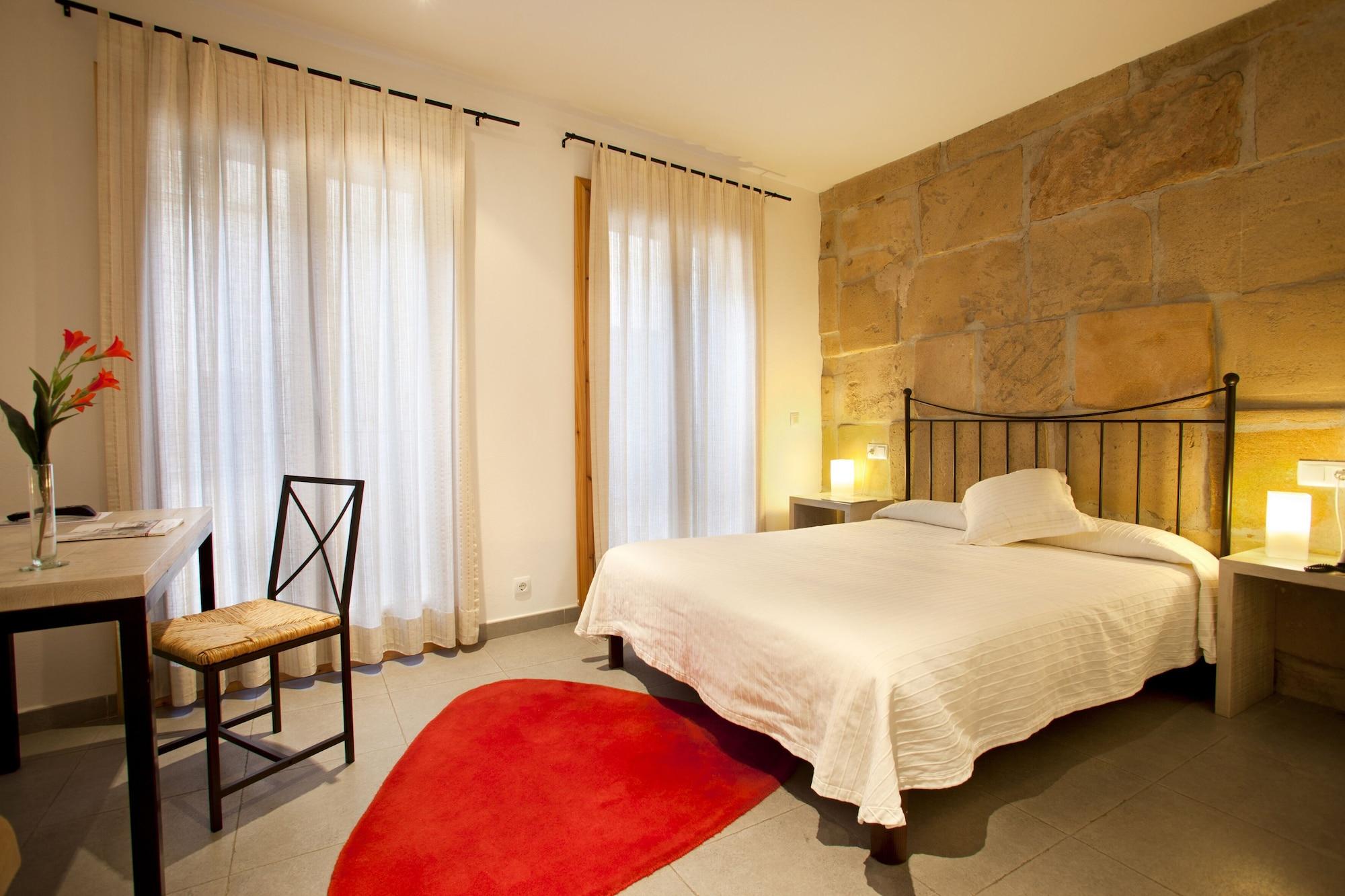L'hostal - Turisme Interior 3*