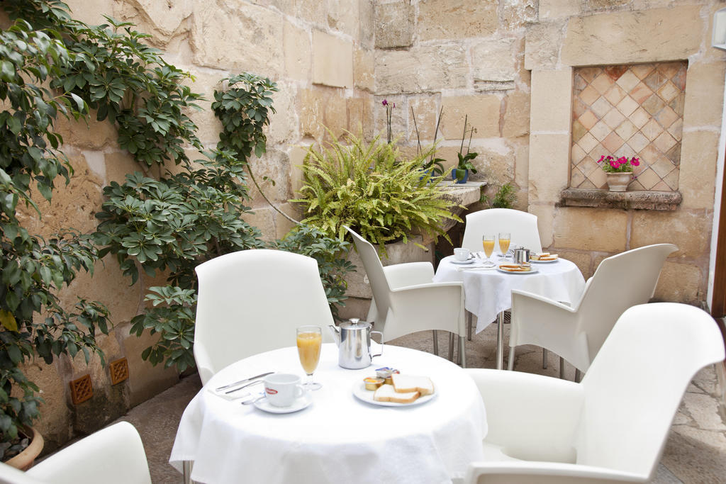 L'hostal - Turisme Interior 3*